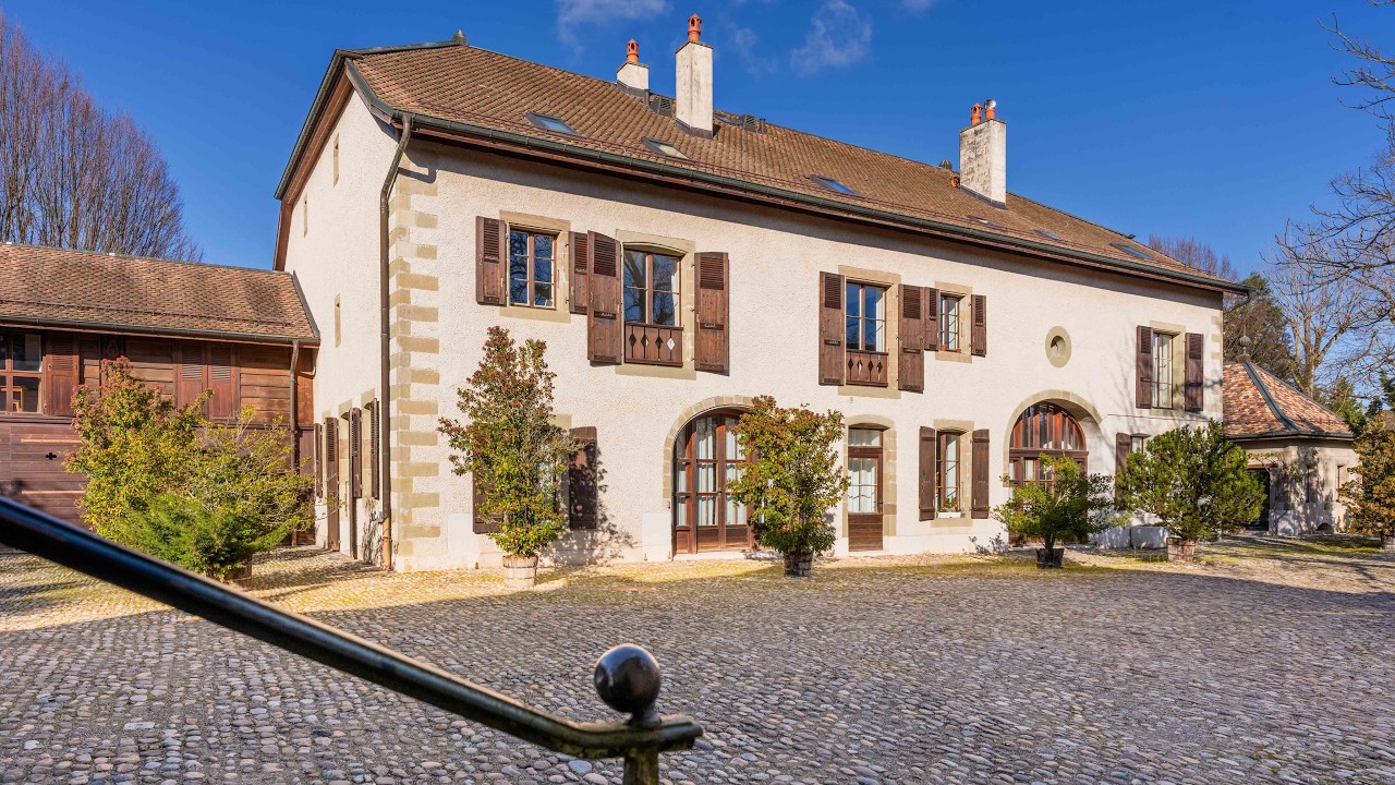 A VENDRE : MAGNIFIQUE TRIPLEX AVEC JARDIN SUR LA RIVE DROITE