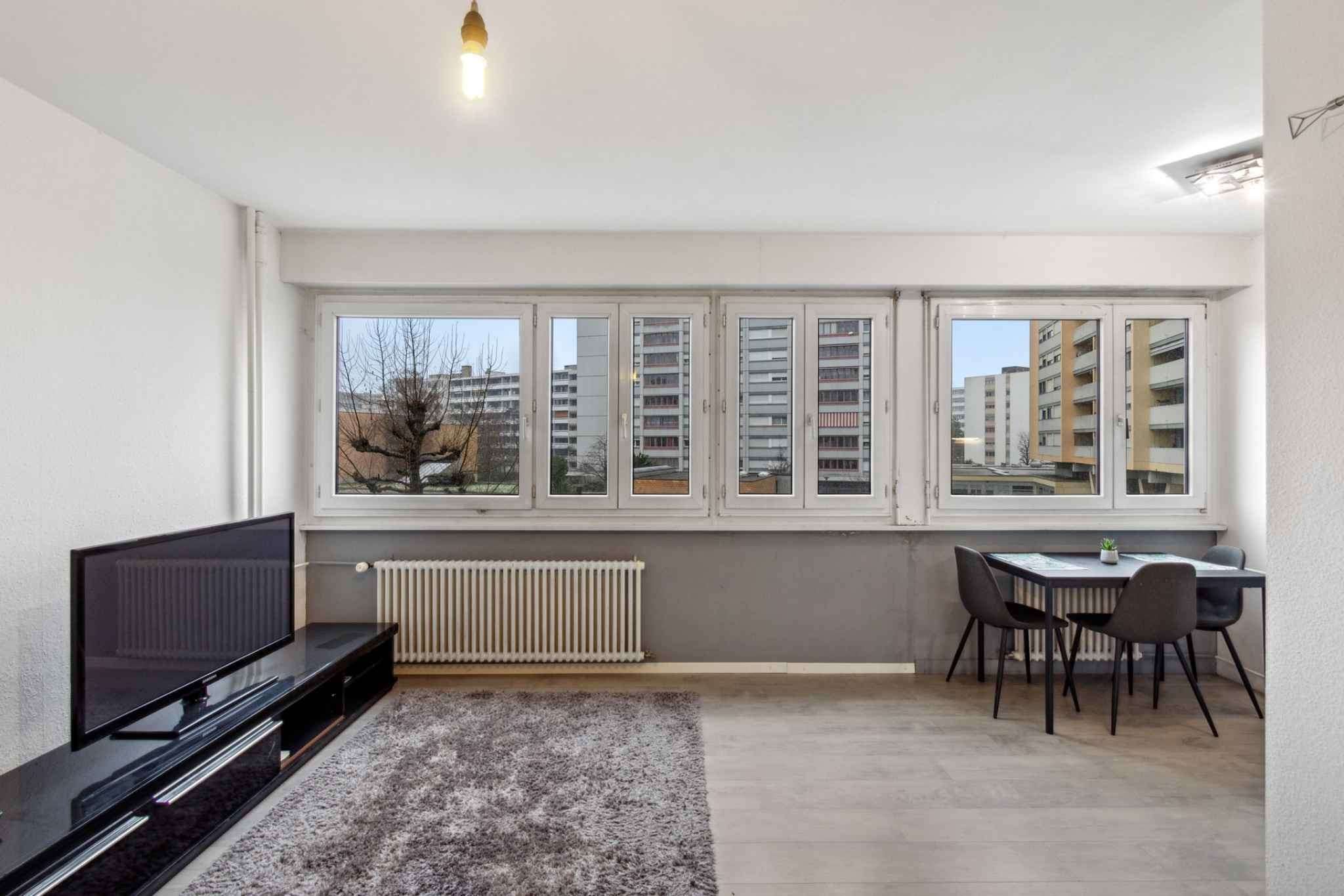 En exclusivité :                                                                                                                 Studio à Lancy au calme absolu