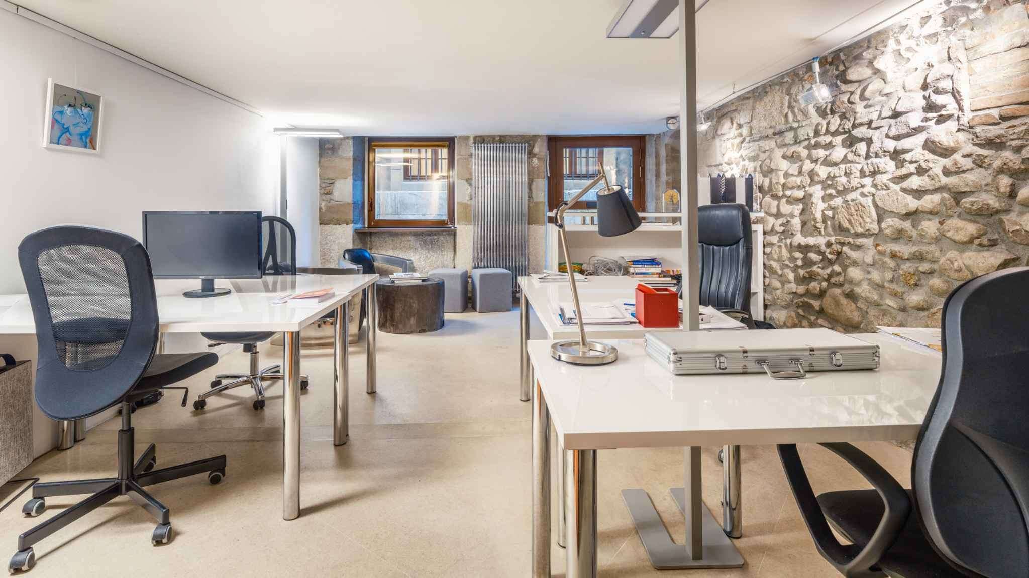 VIEILLE-VILLE - CHF 384.-/m2/an - Bureaux Plug & Play d'environ 50 m²