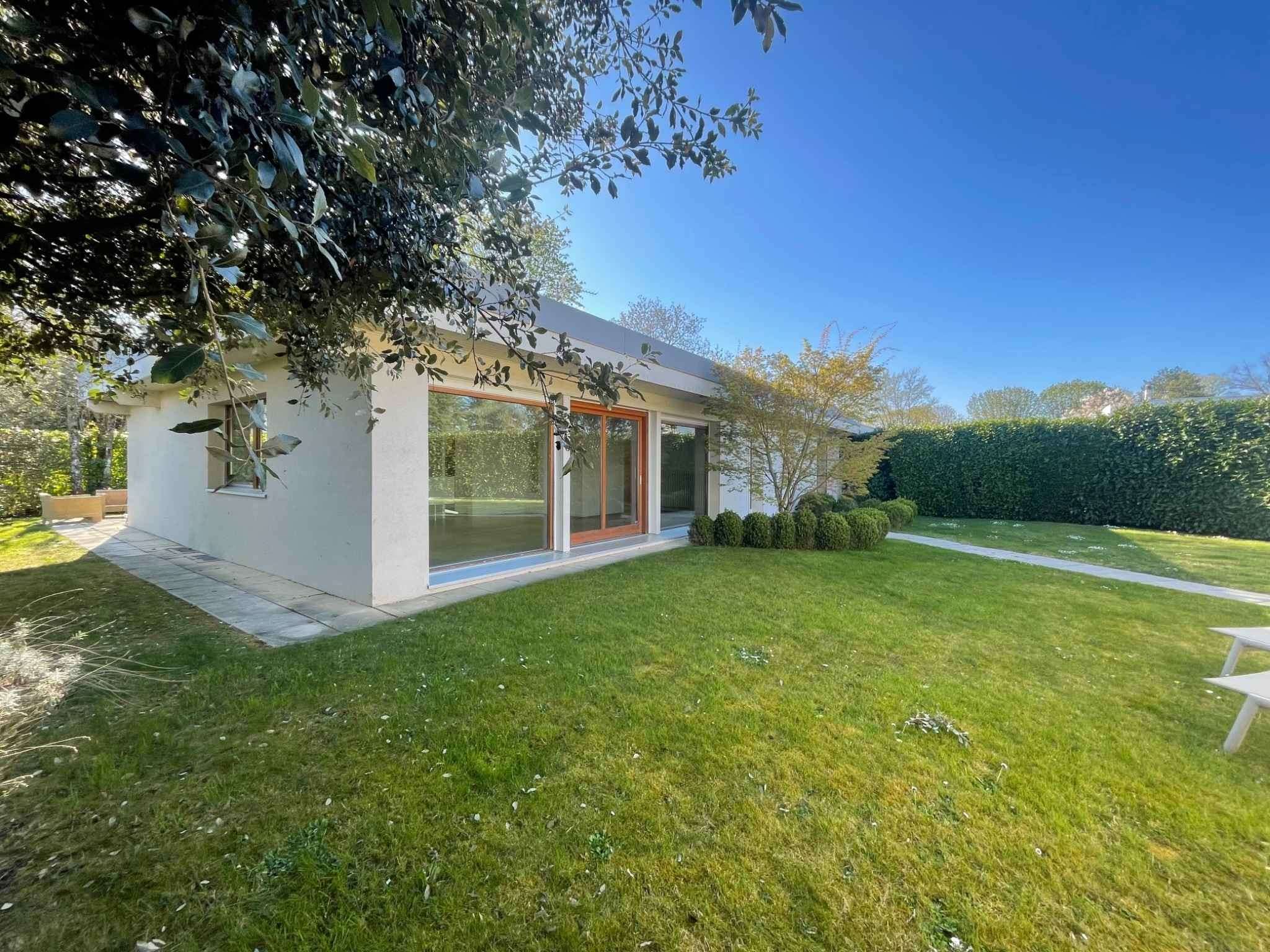 En co-exclusivité :                                                                 Superbe maison à Collonge-Bellerive