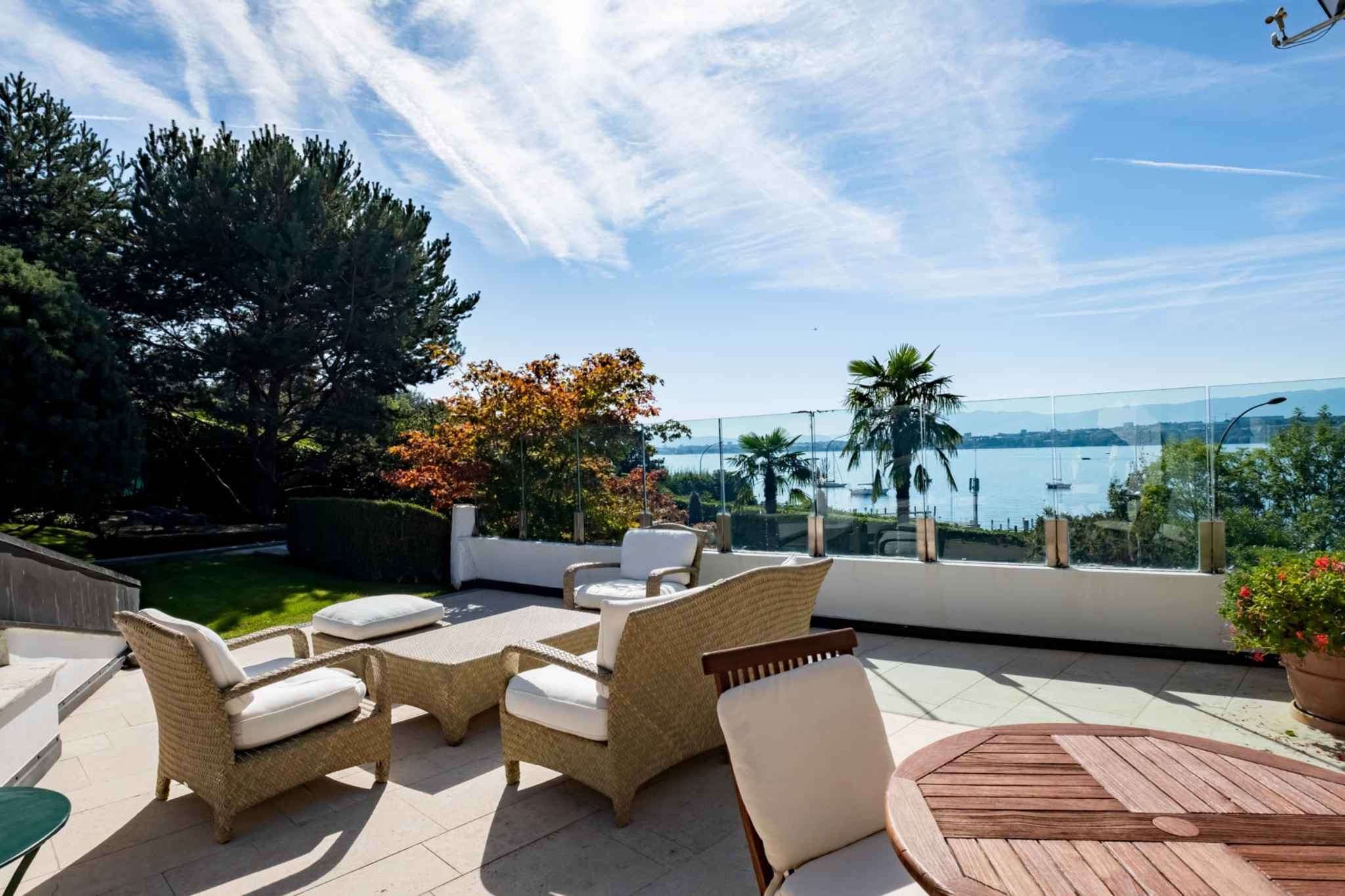Cologny : superbe villa avec vue sur le lac