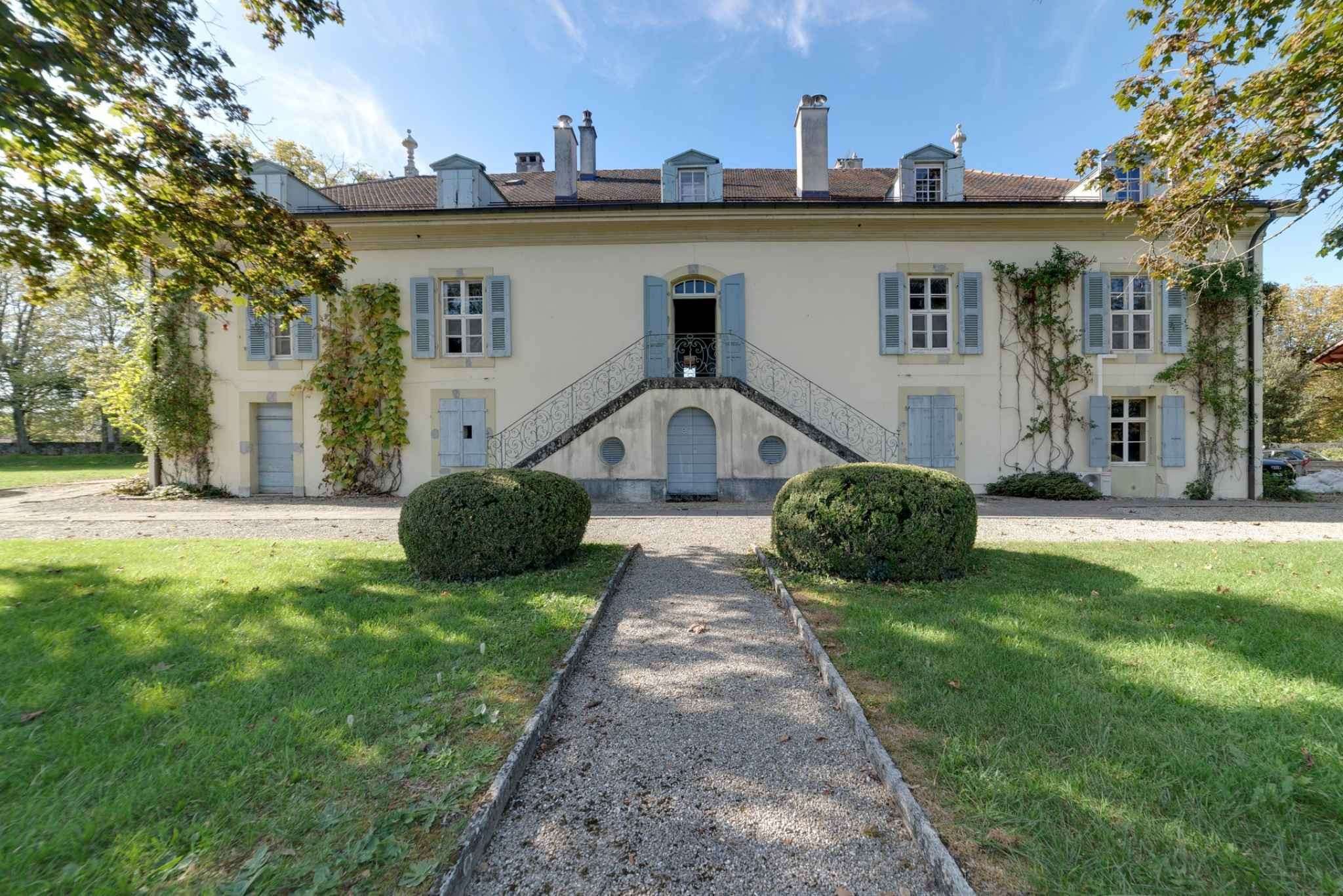 Mansion in Vandoeuvres