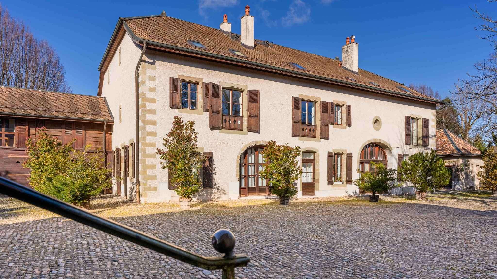 Triplex avec jardin sur la rive droite