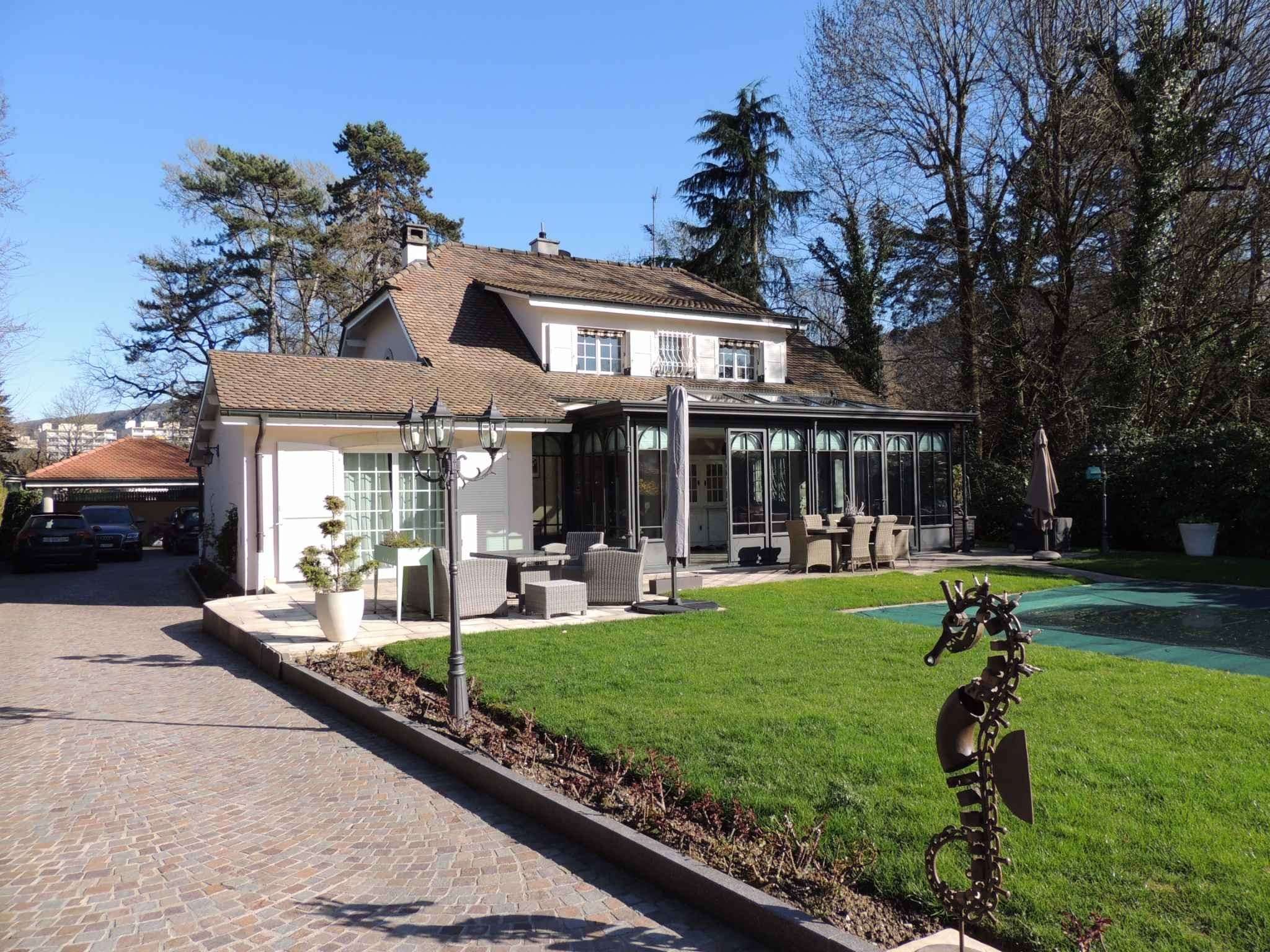 Magnifique villa individuelle avec piscine à Thônex Villette