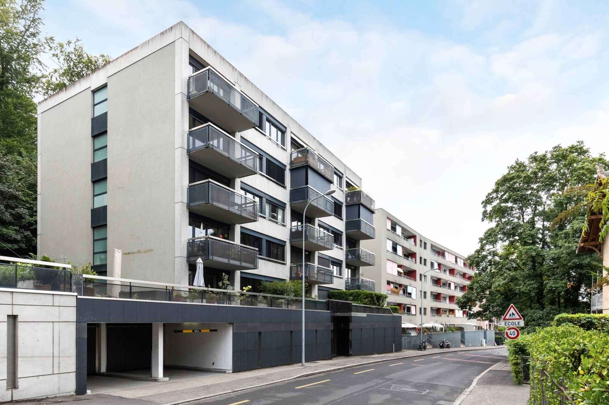 Parking intérieur quartier Hôpital, proche gare CEVA