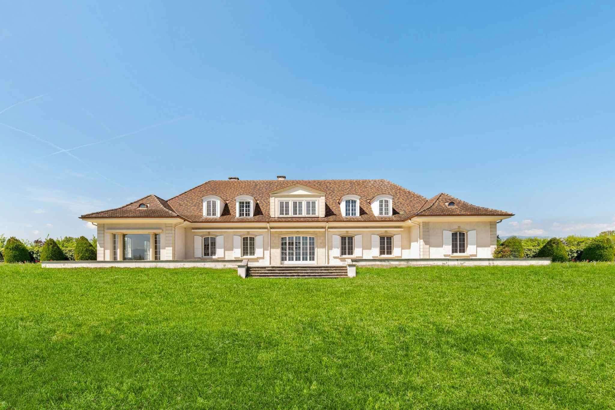 Outstanding property at Crans-près-Céligny with magnificent lake view