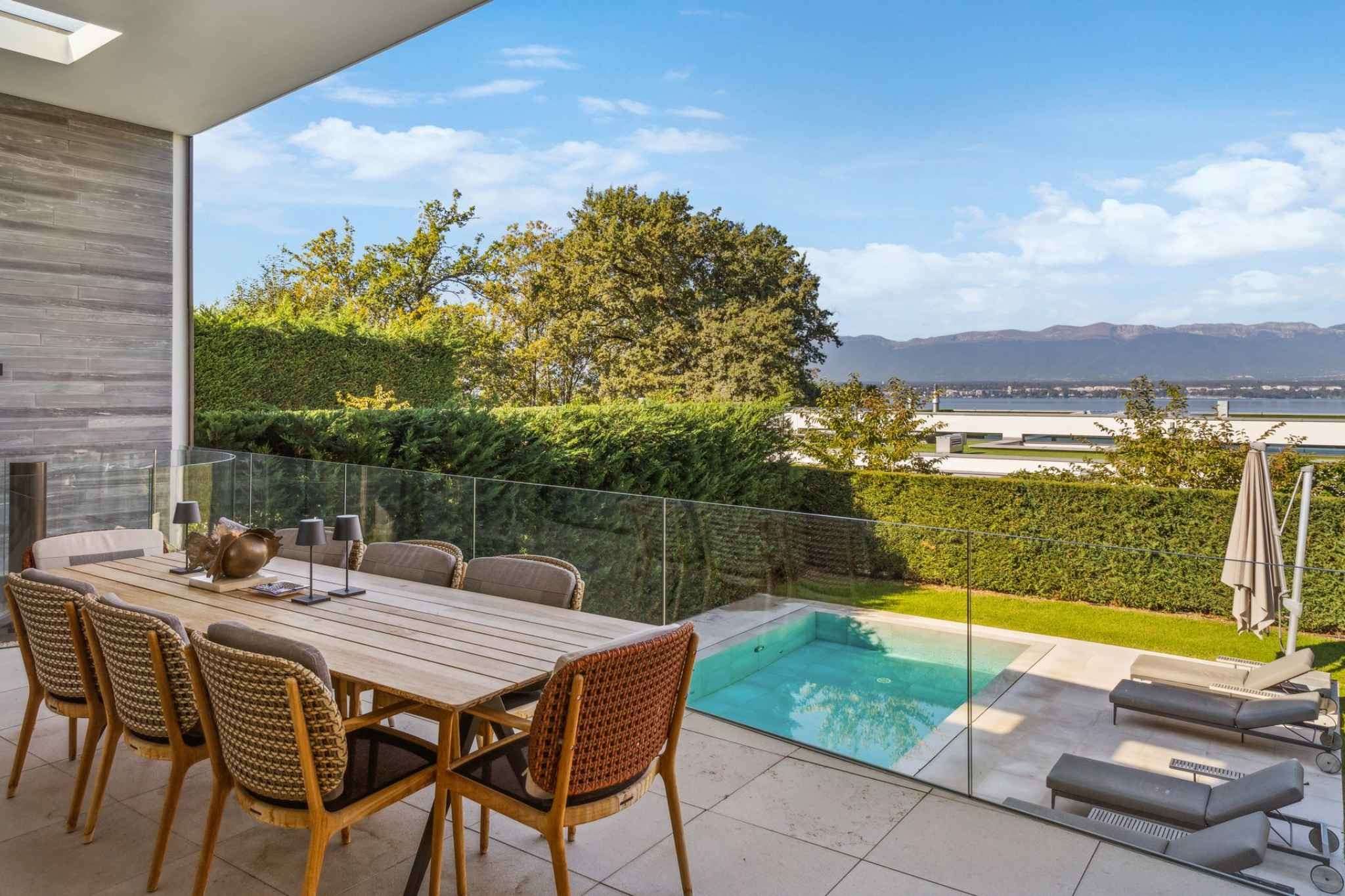 Magnifique villa contemporaine avec vue et accès au lac