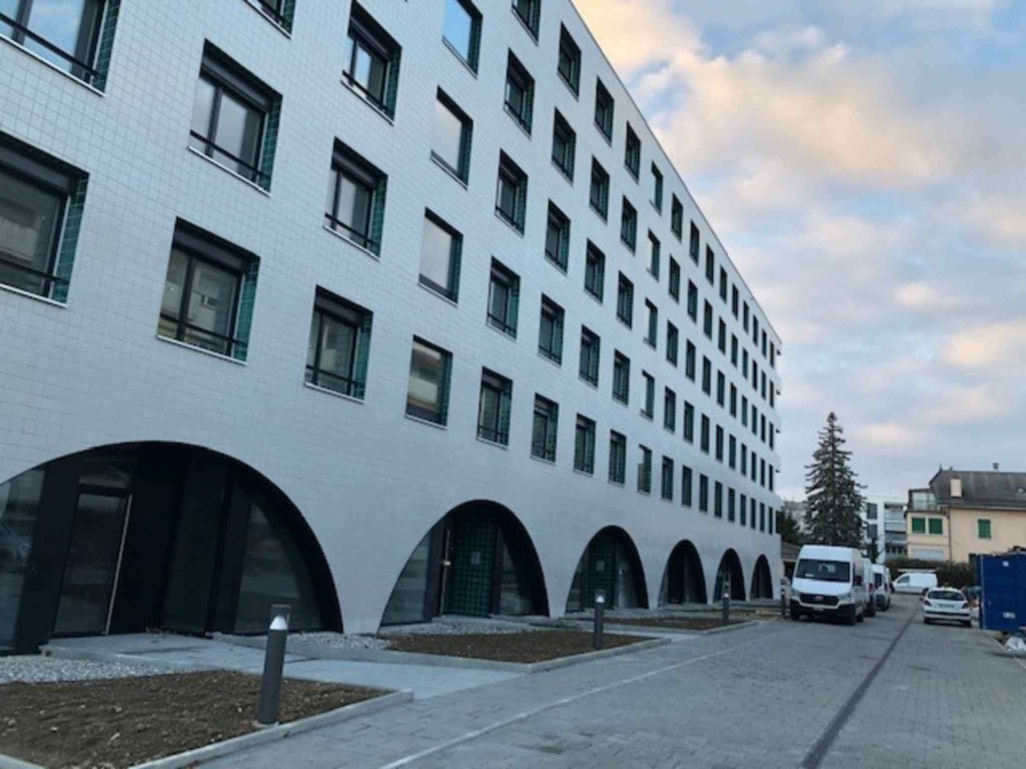 Petit-Lancy - CHF 344.-/m2/an - surface commerciale d'environ 92 m² au Rez
