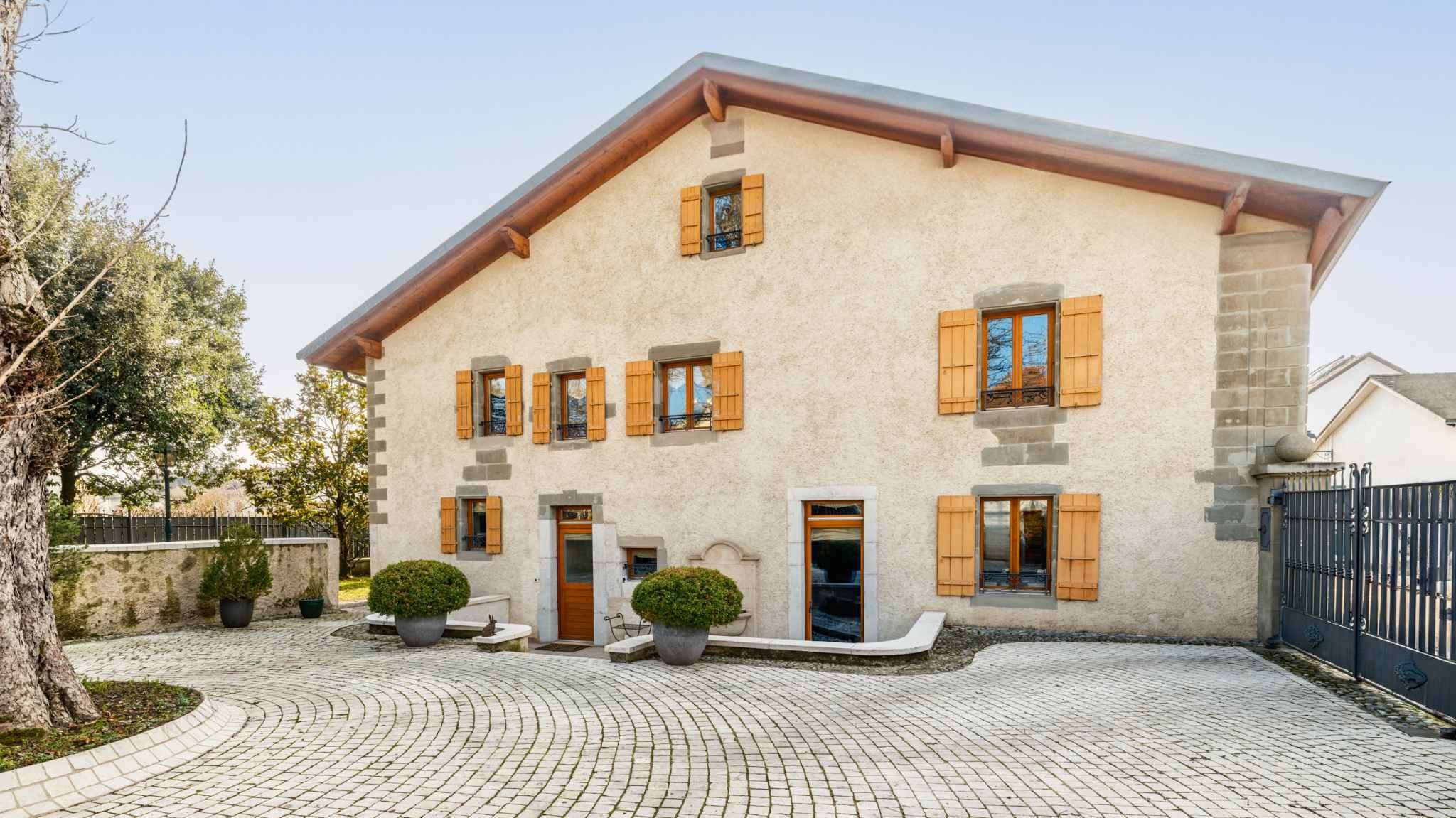 Magnifique bâtisse avec piscine 