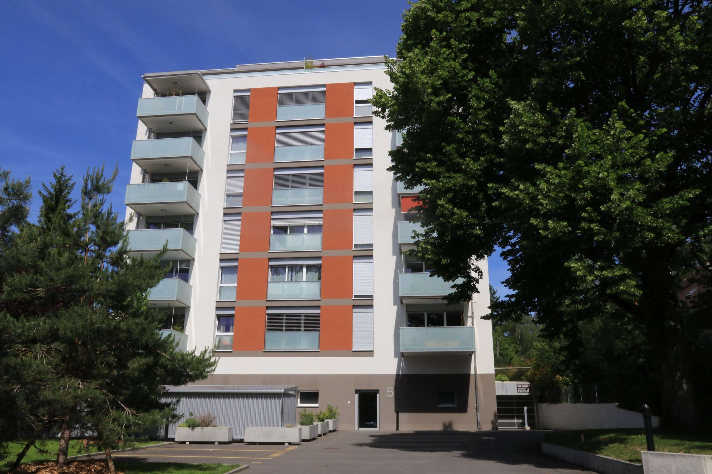 Parking intérieur 9 · Servette